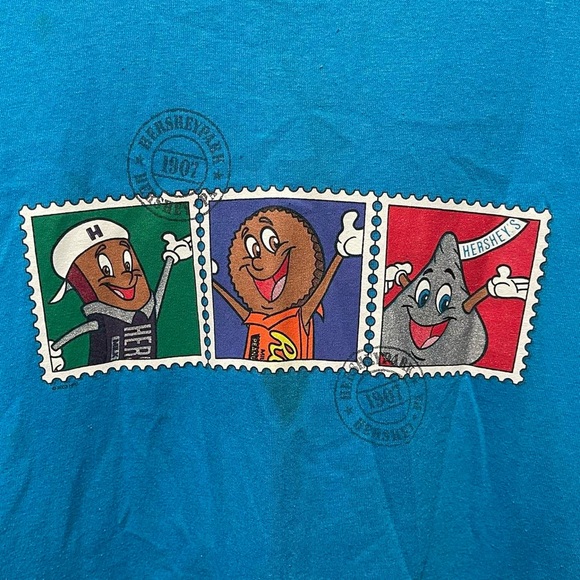 Hershey’s Chocolate short sleeve crewneck park chocolate world character T-shirt - Picture 2 of 4